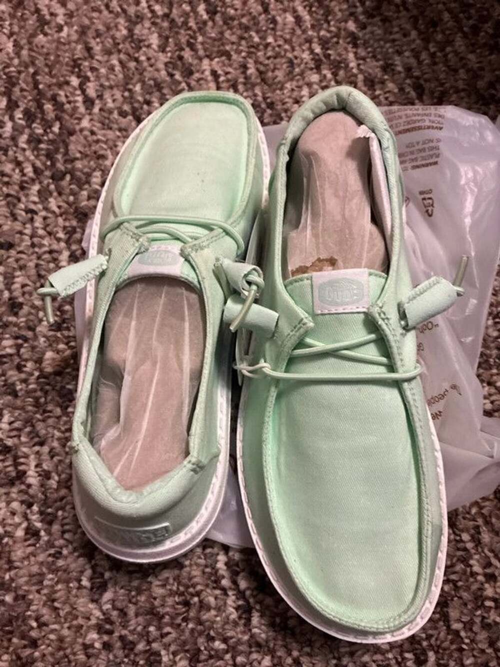 Women’s 5 hey dude bay blue canvas shoes new with tags